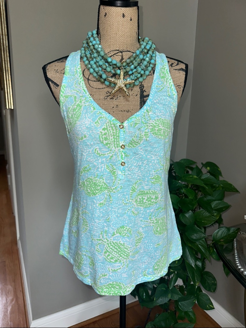 Lilly Pulitzer Get Cracking Crab tank top size small 🦀